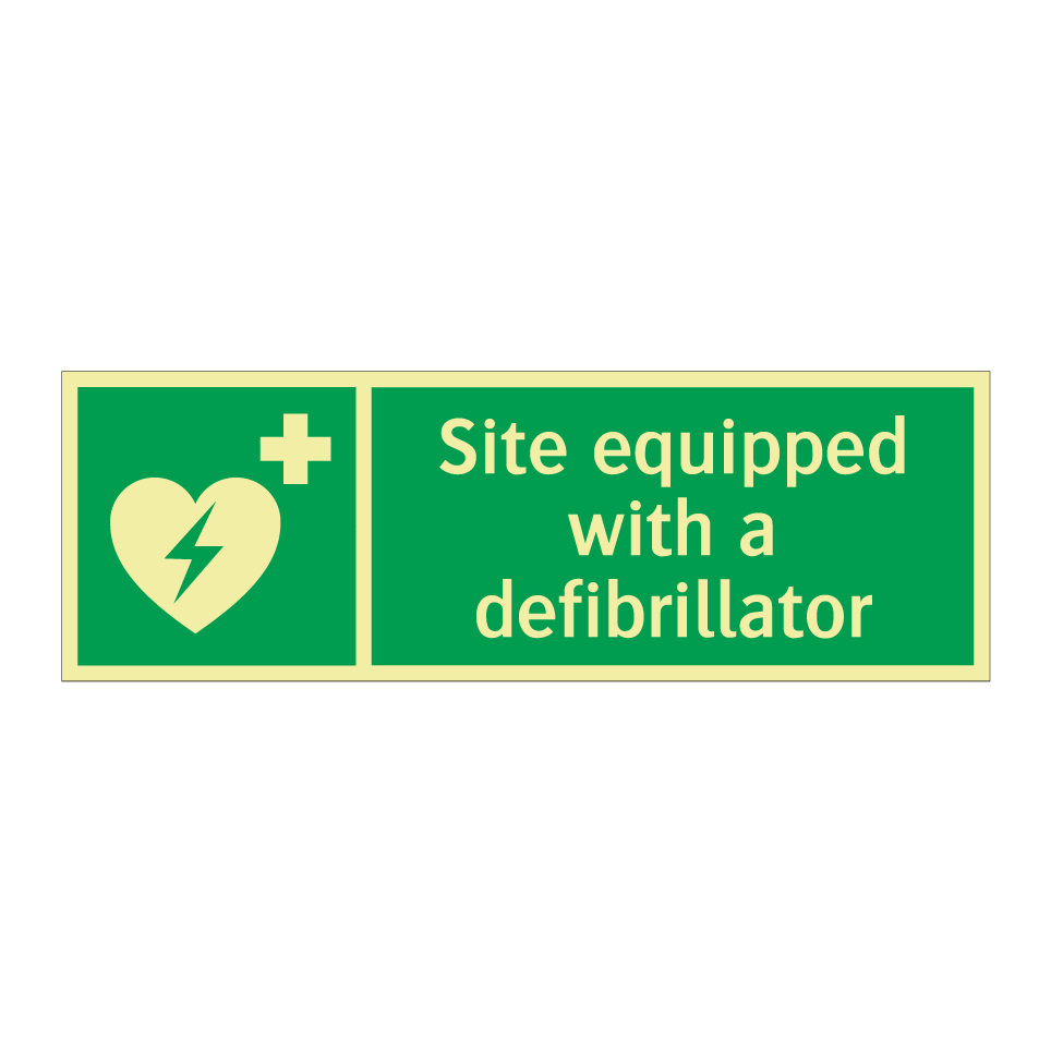 Site equipped with a defibrillator