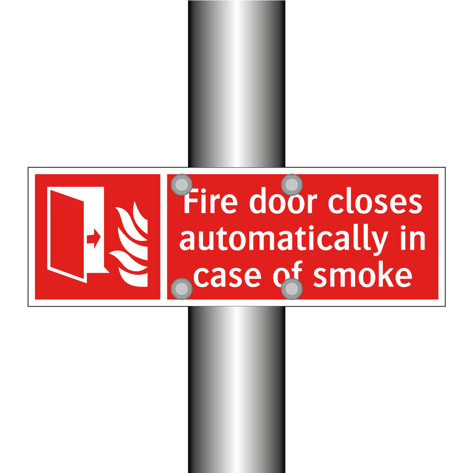 Fire door closes automatically in case of smoke