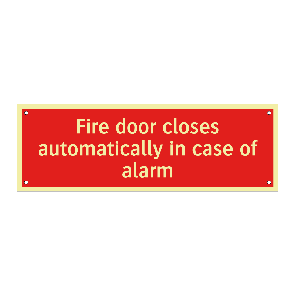 Fire door closes automatically in case of alarm