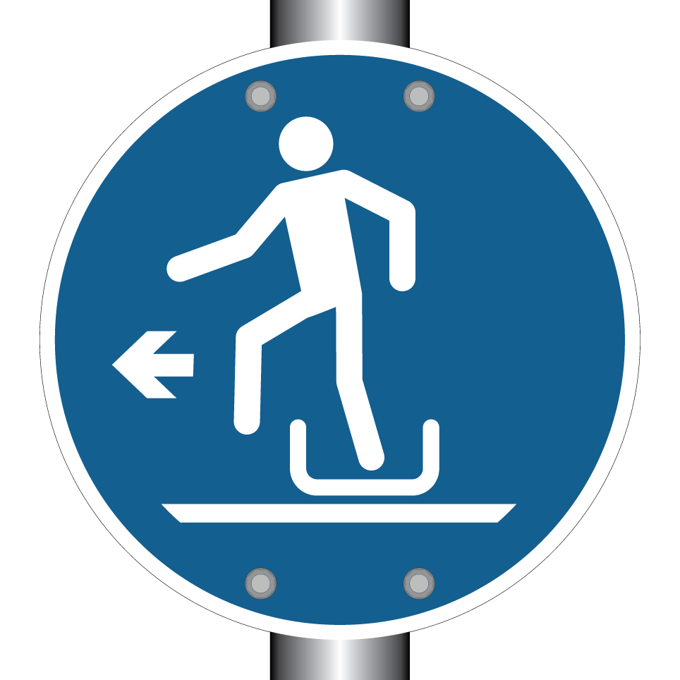M050 Alighting from toboggan to the left